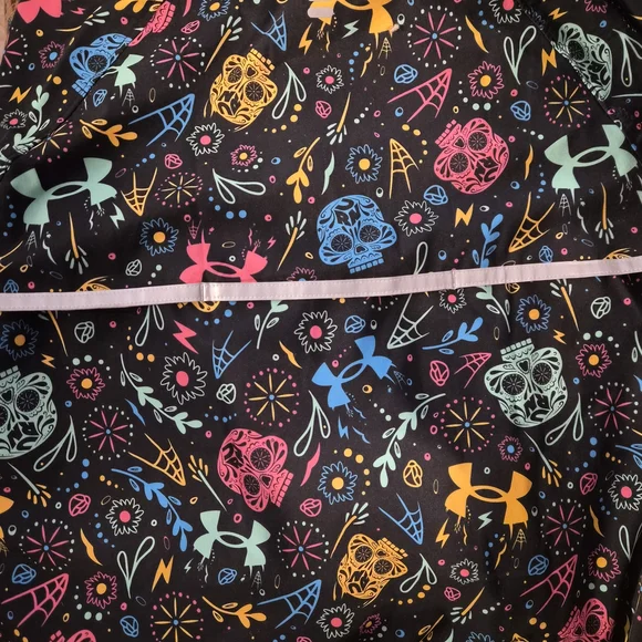 Under Armour Black Jacket with Multicolor Pattern - Picture 3 of 3
